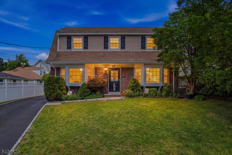 85 Stewart Ave
