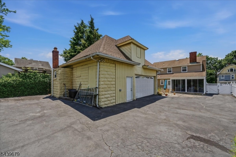 85 Stewart Ave