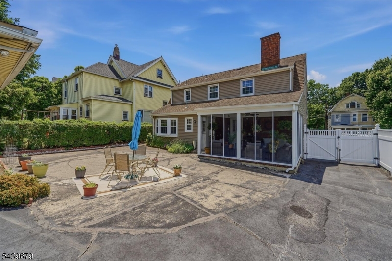 85 Stewart Ave