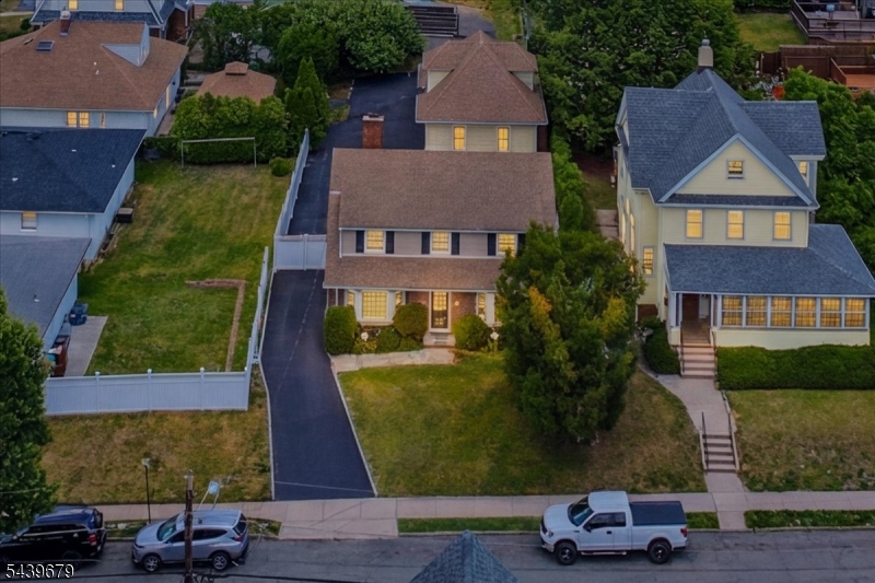 85 Stewart Ave