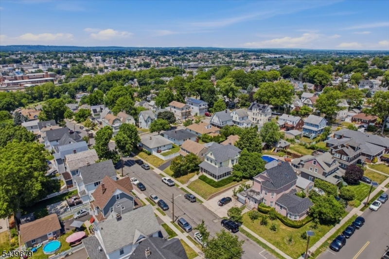 85 Stewart Ave