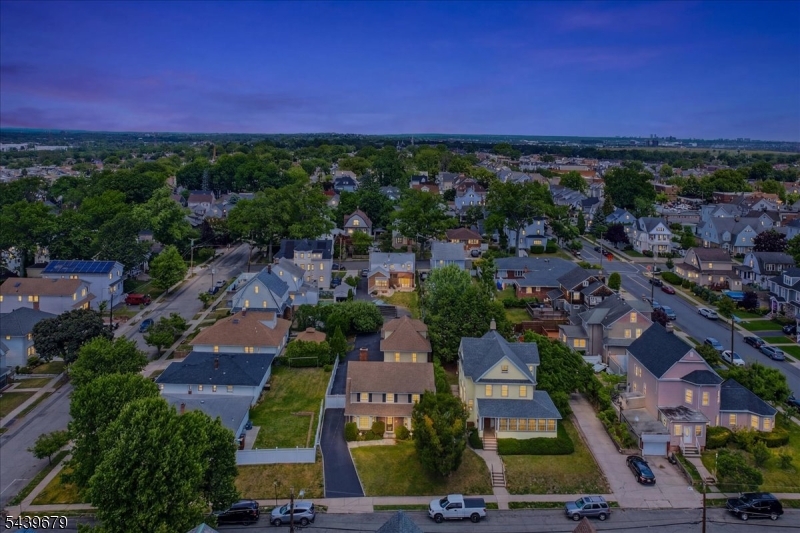 85 Stewart Ave