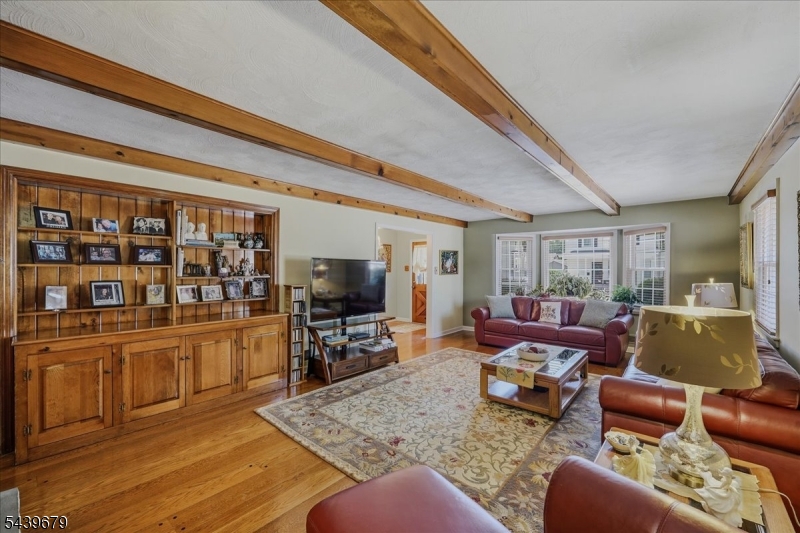85 Stewart Ave