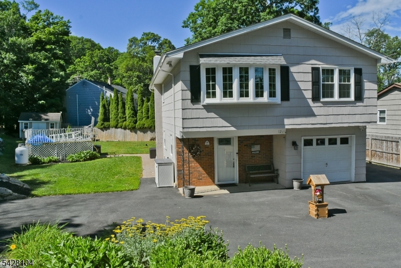 121 Leland Trail