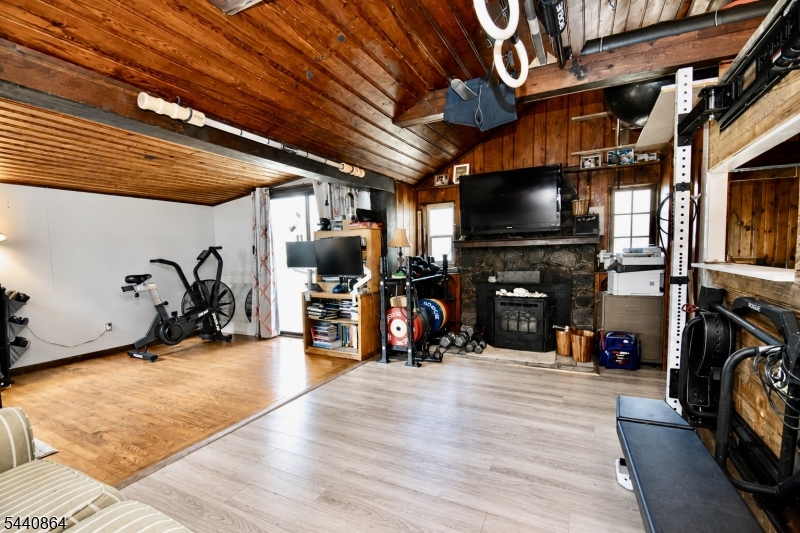 29 Ferris Ln
