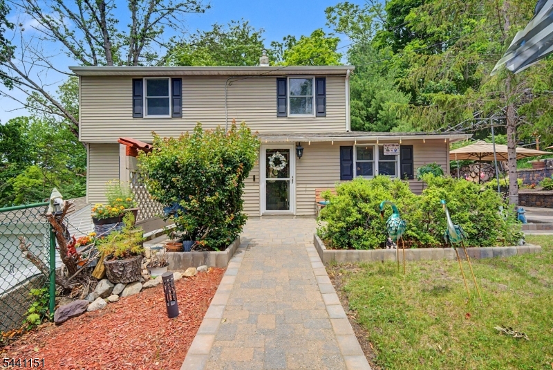 102 E. Belleview Avenue