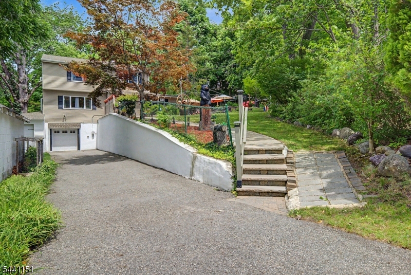 102 E. Belleview Avenue