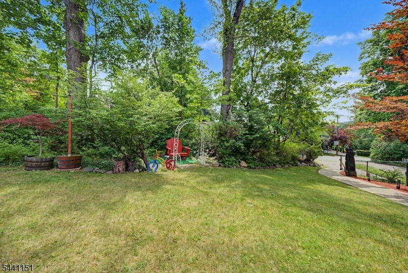 102 E. Belleview Avenue