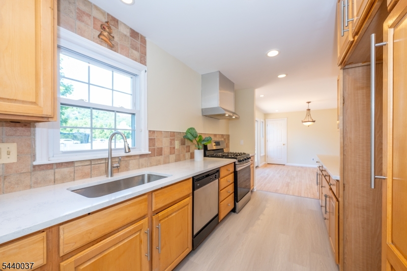 4 Van Duyne Ave