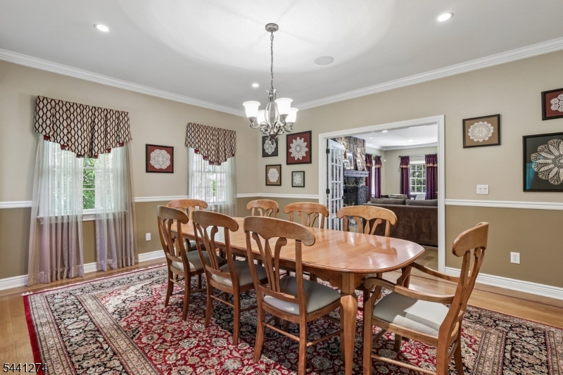 4 Holmehill Ln