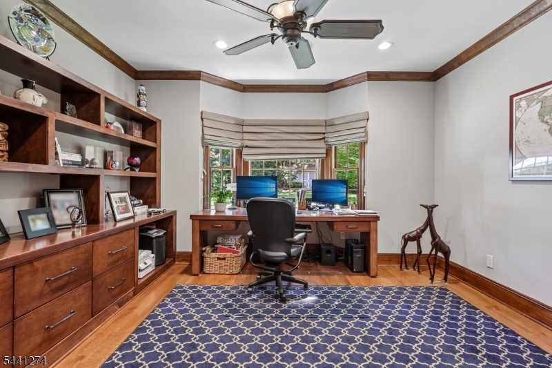 4 Holmehill Ln