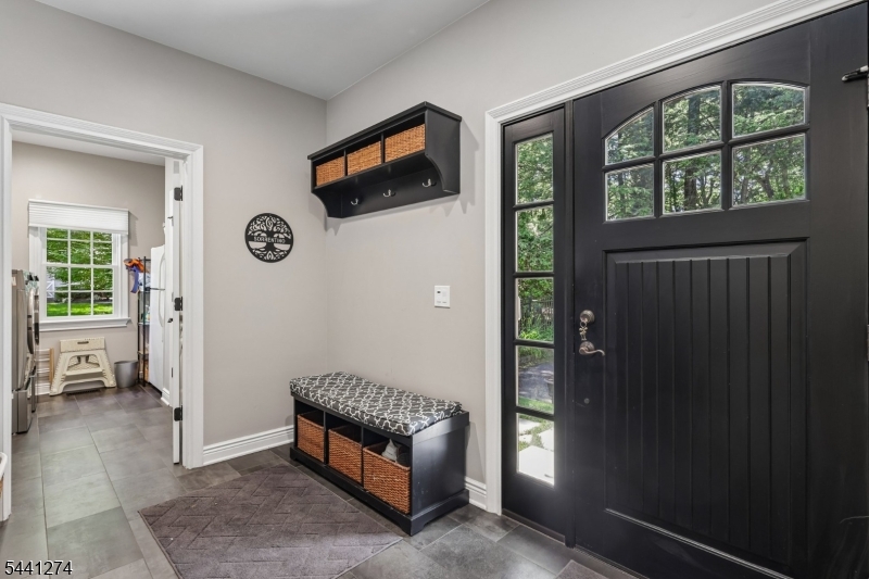 4 Holmehill Ln