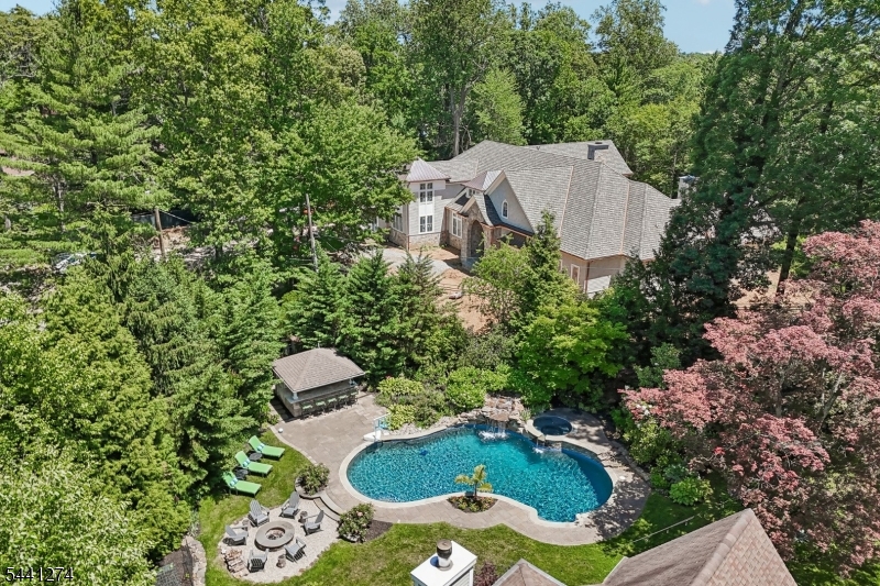 4 Holmehill Ln