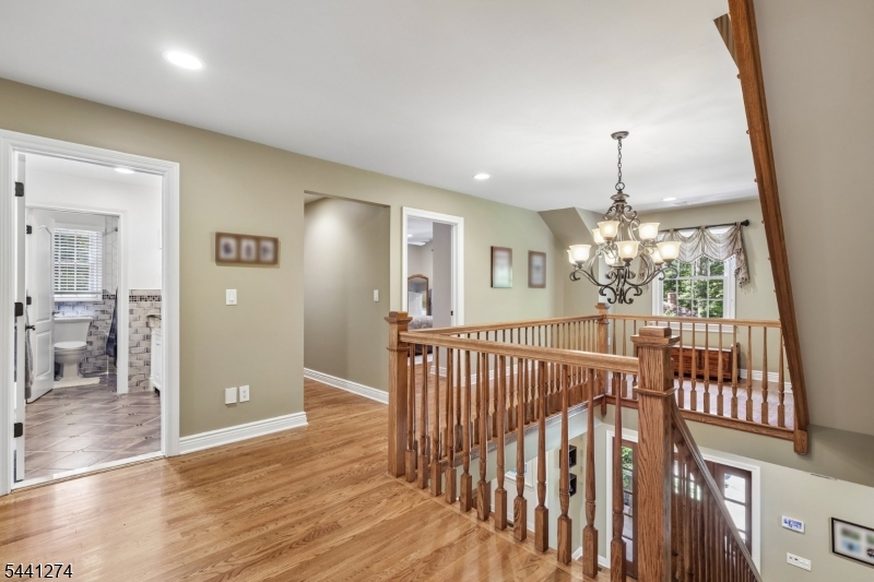 4 Holmehill Ln