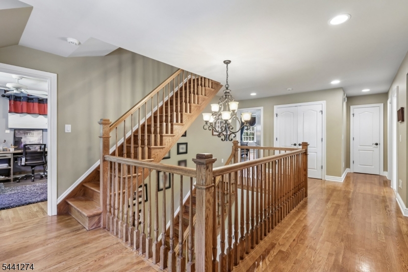 4 Holmehill Ln