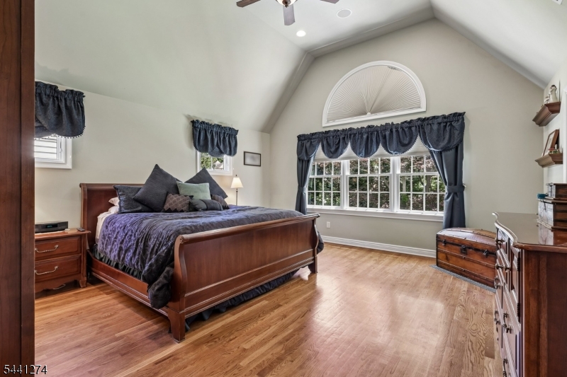 4 Holmehill Ln