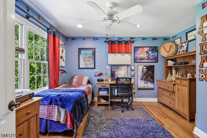 4 Holmehill Ln