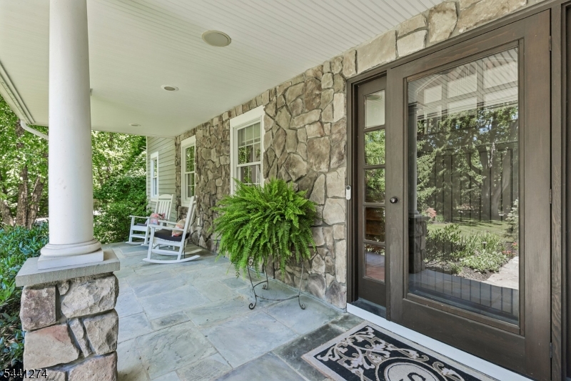 4 Holmehill Ln