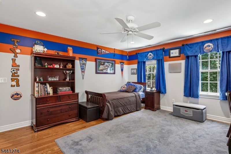 4 Holmehill Ln