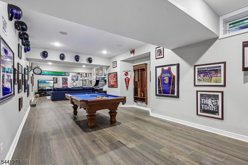 4 Holmehill Ln