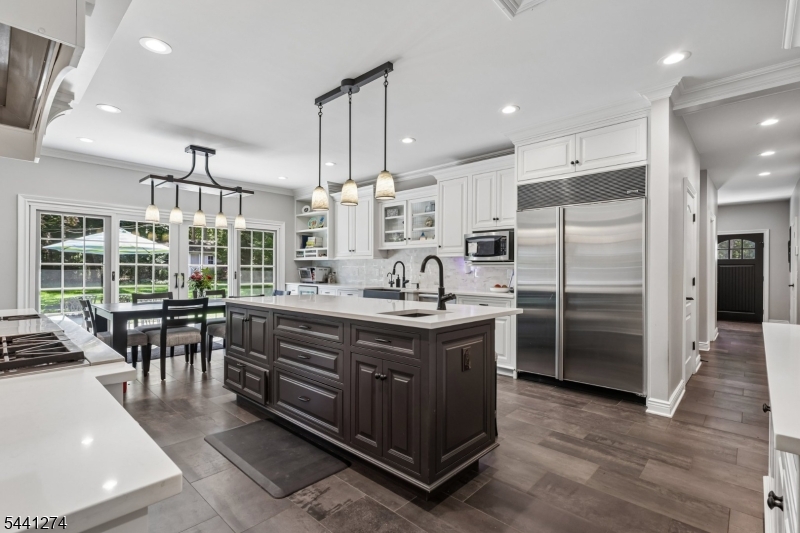 4 Holmehill Ln
