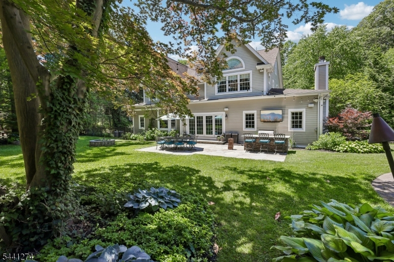 4 Holmehill Ln