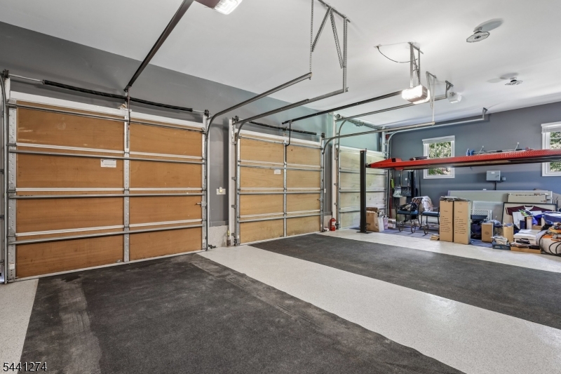 4 Holmehill Ln