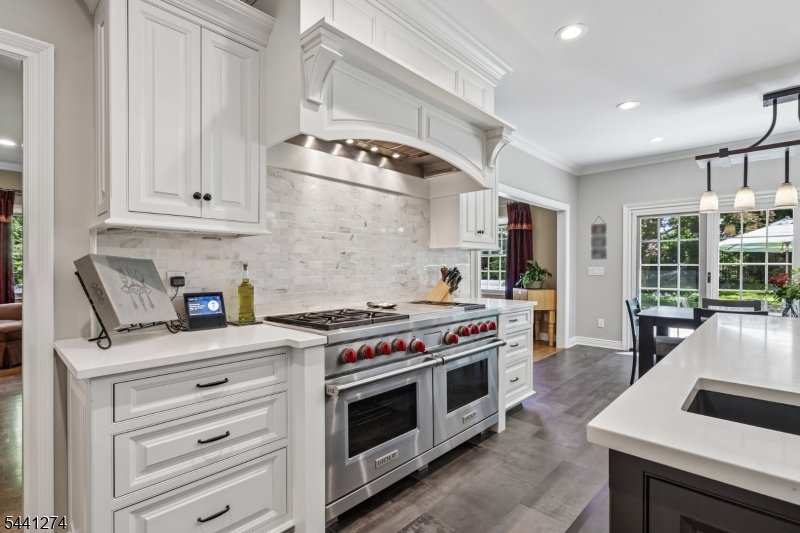 4 Holmehill Ln
