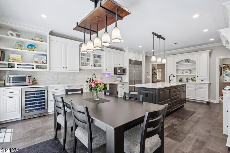 4 Holmehill Ln
