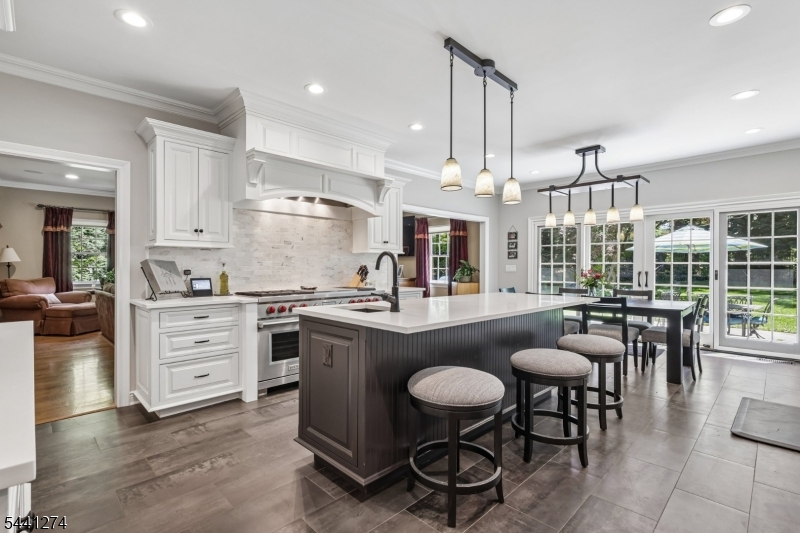 4 Holmehill Ln