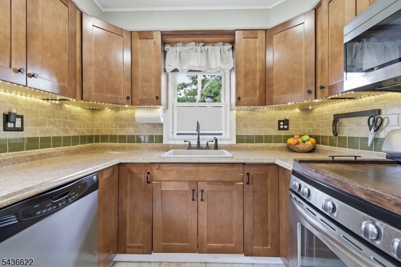 5 Fern Ln
