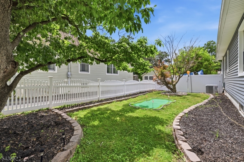5 Fern Ln