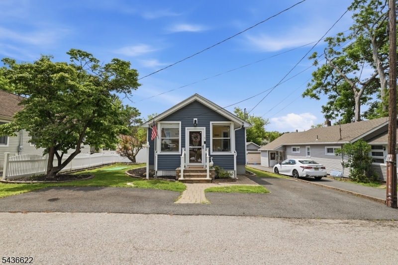 5 Fern Ln