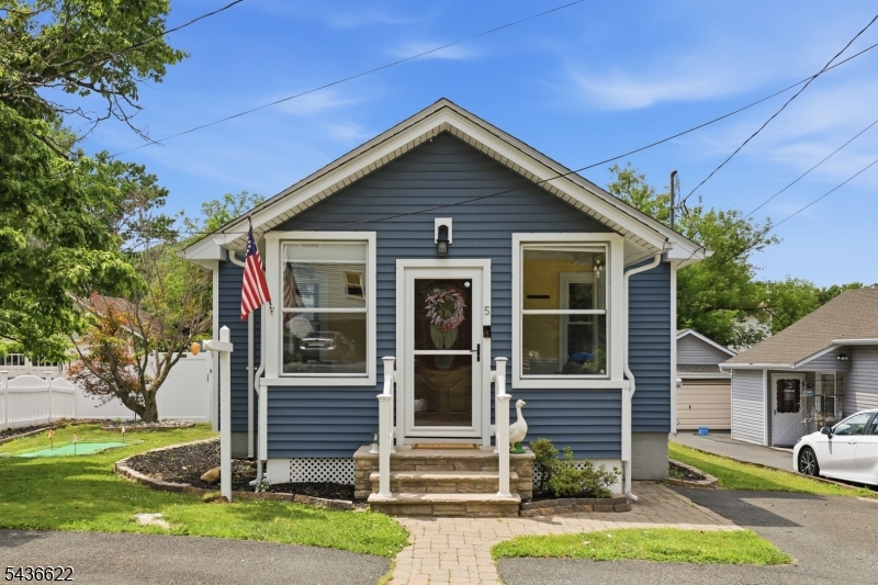 5 Fern Ln
