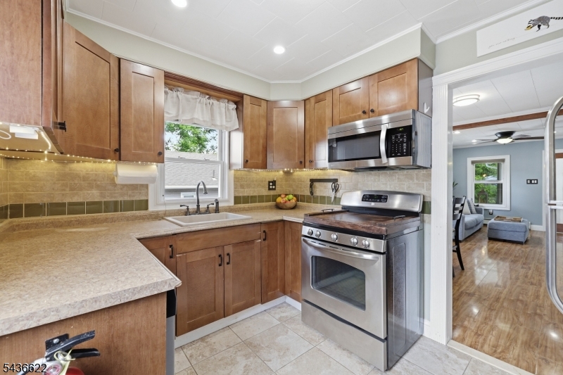 5 Fern Ln