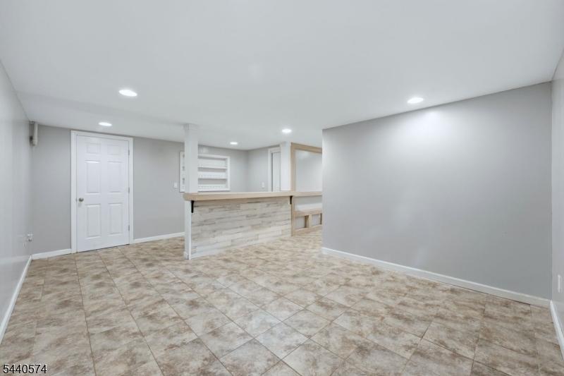 344 Mountain Ave