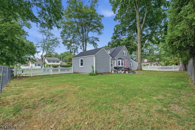 344 Mountain Ave