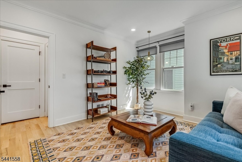 27 Montclair Ave