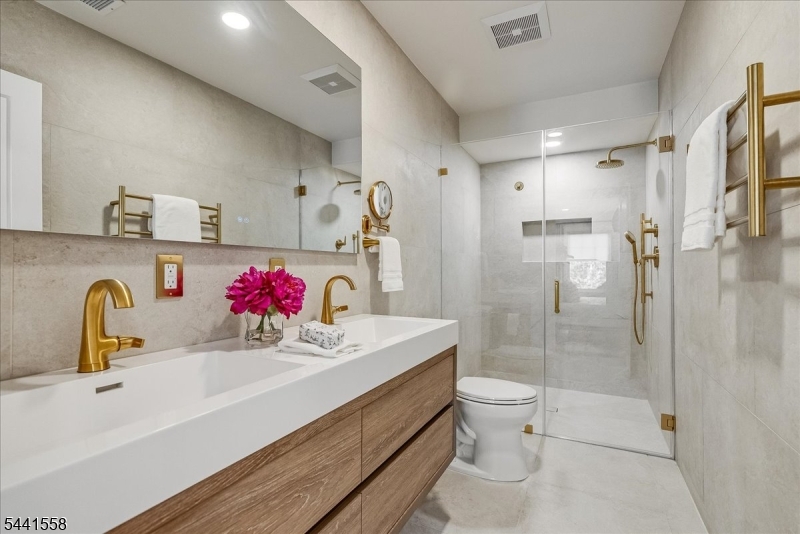 27 Montclair Ave