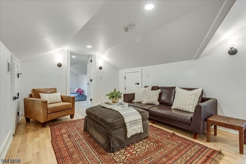 27 Montclair Ave