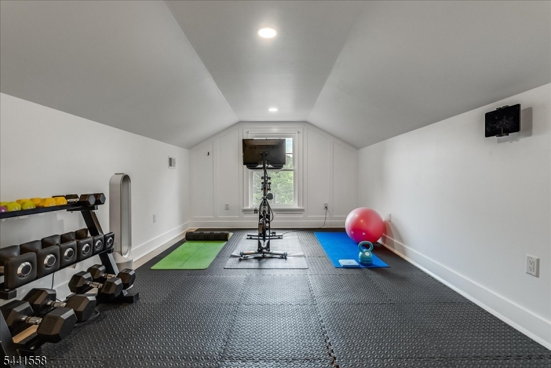 27 Montclair Ave