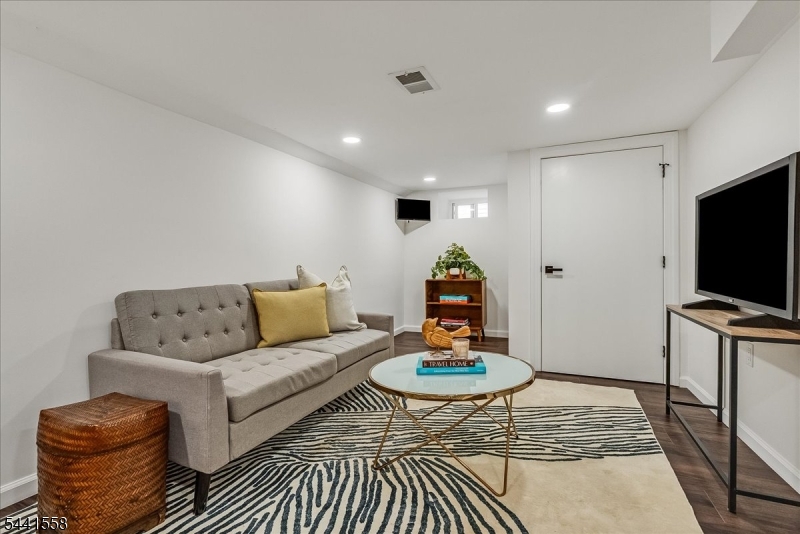 27 Montclair Ave