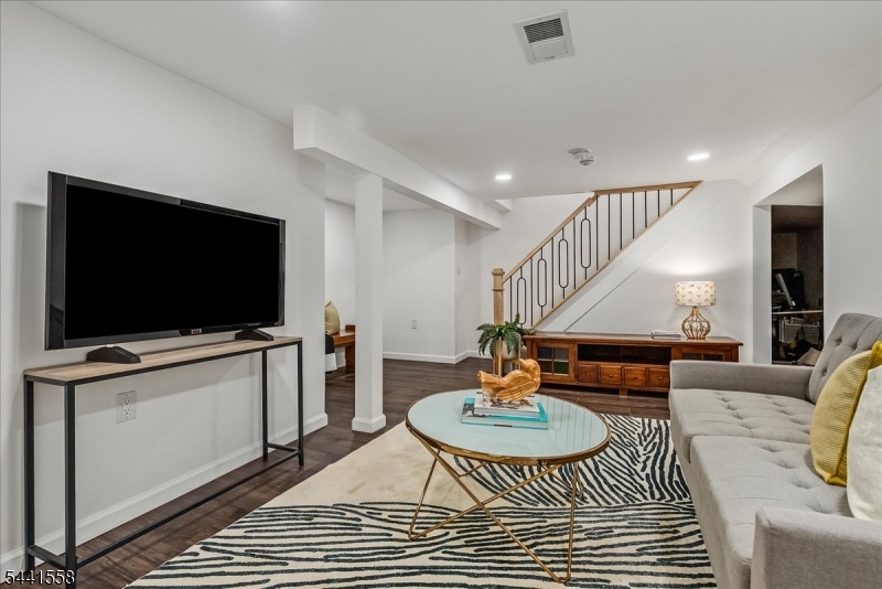 27 Montclair Ave