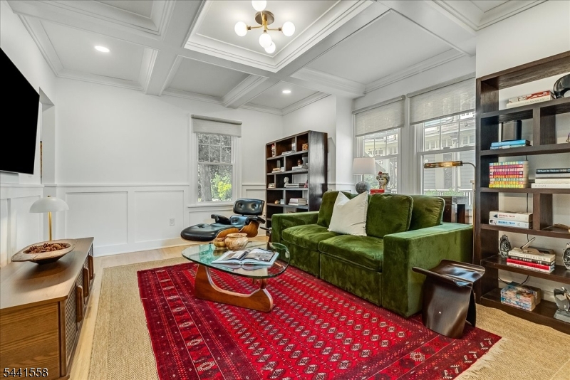 27 Montclair Ave