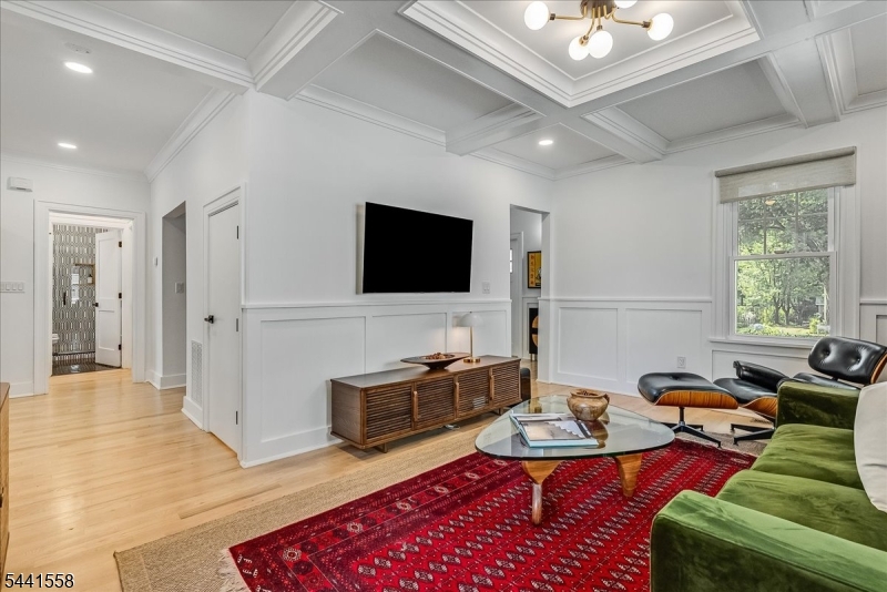 27 Montclair Ave