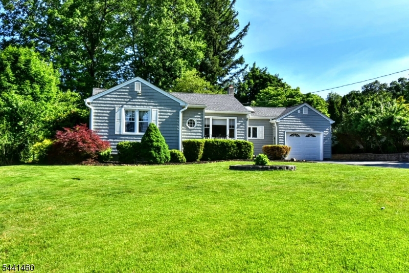 11 Mountain Ridge Dr