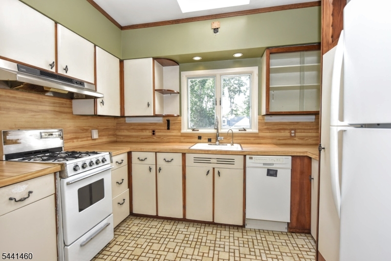 11 Mountain Ridge Dr