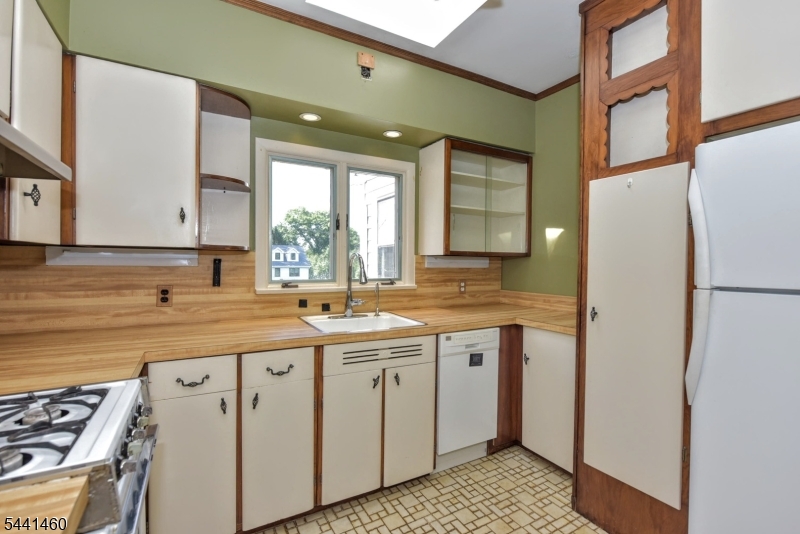 11 Mountain Ridge Dr