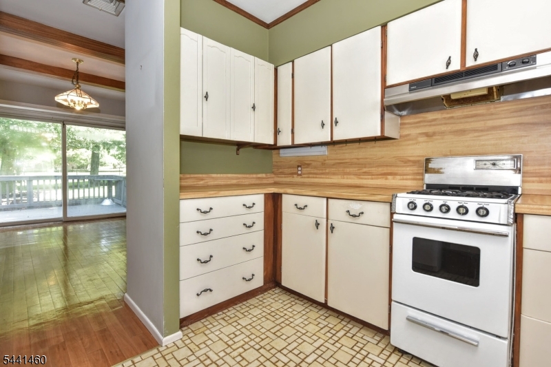11 Mountain Ridge Dr