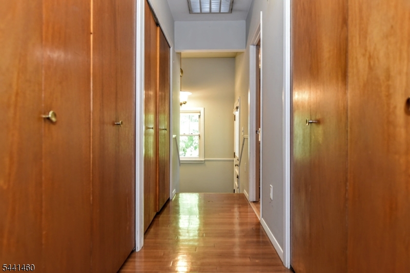 11 Mountain Ridge Dr